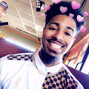 Meet your Posher, Devonte